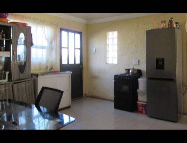 6 BEDROOM HOUSE FOR SALE IN PROTEA GARDEN